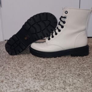Source Unknown White Combat Boots